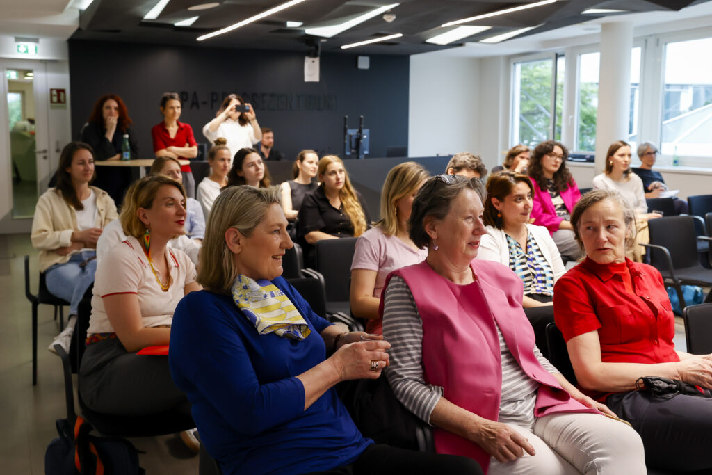 Podiumsdiskussion und Netzwerk-Event von Frauennetzwerk Medien und APA